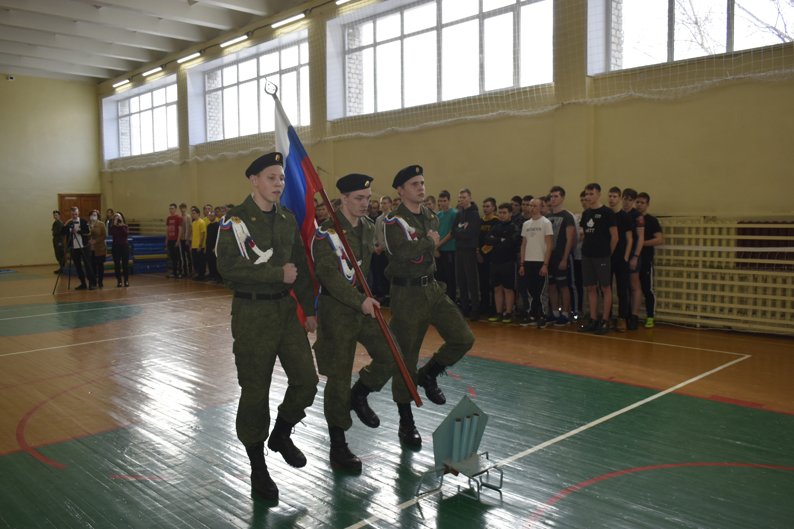 военная эстафета. военно спортивная эстафета к дню победы. армейские эстафеты. спортивные эстафеты для детей. военно патриотические эстафеты для школьников.