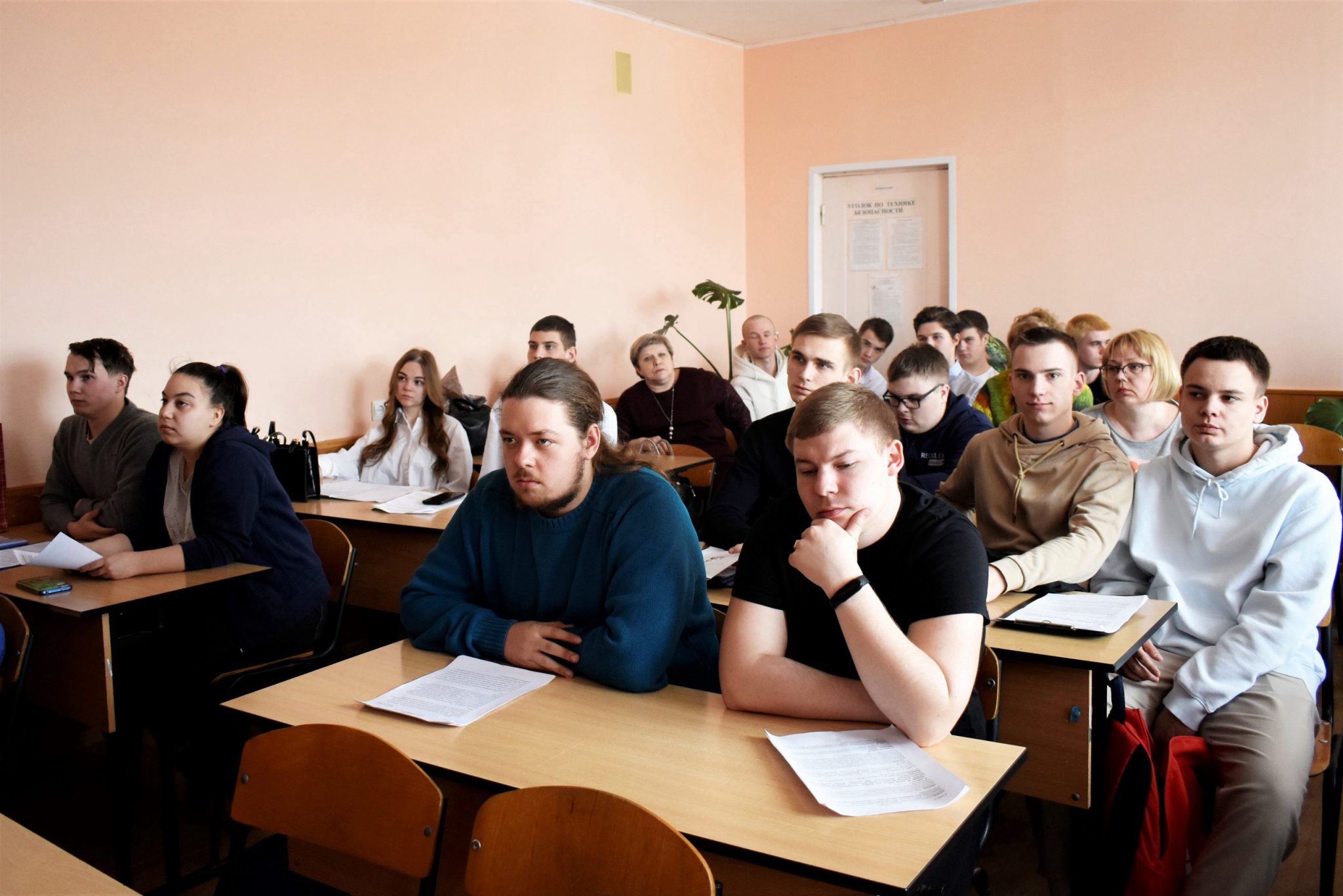 College 11. Колледж 11. Участники научно исследовательской конференции в школе 53 Красково 2021.